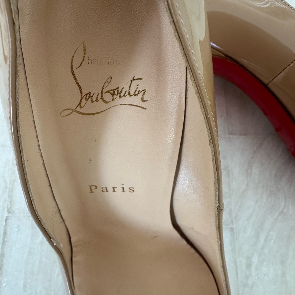 Christian Louboutin Tan Patent Leather Pumps, size 39 - Picture 6 of 12